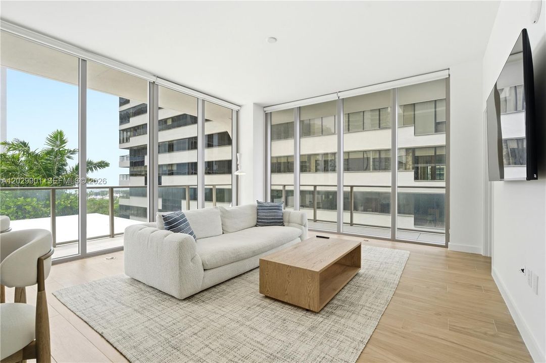 For Sale: $1,549,000 (2 beds, 2 baths, 1087 Square Feet)