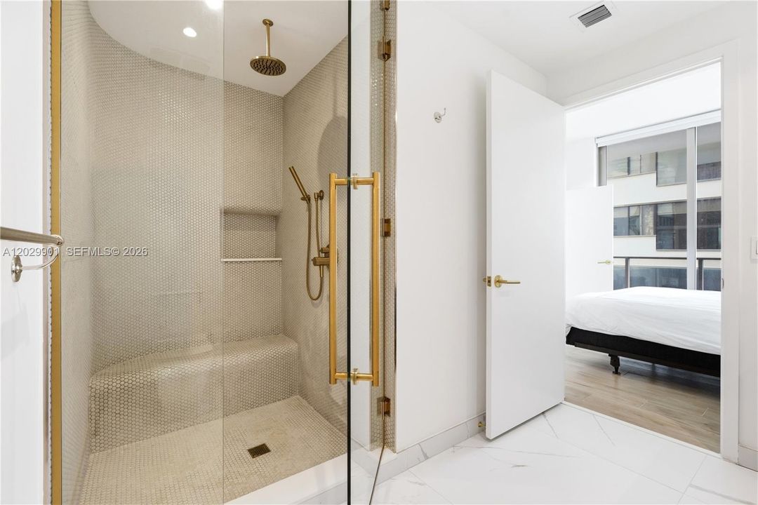 For Sale: $1,549,000 (2 beds, 2 baths, 1087 Square Feet)