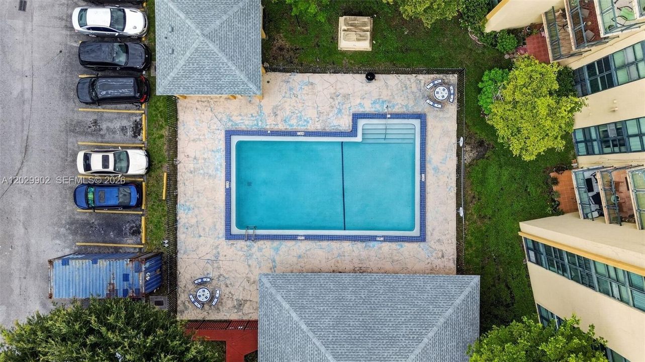 En Venta: $250,000 (2 camas, 2 baños, 898 Pies cuadrados)