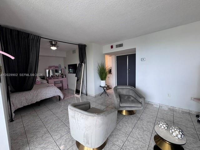 En Venta: $250,000 (2 camas, 2 baños, 898 Pies cuadrados)