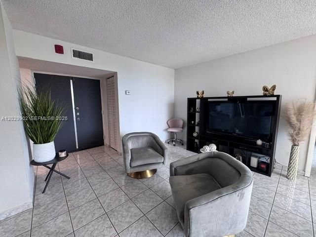 En Venta: $250,000 (2 camas, 2 baños, 898 Pies cuadrados)