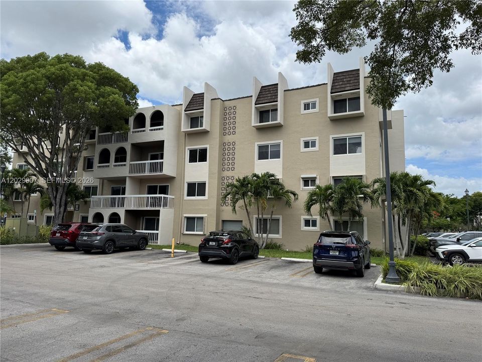 For Rent: $1,900 (1 beds, 1 baths, 712 Square Feet)