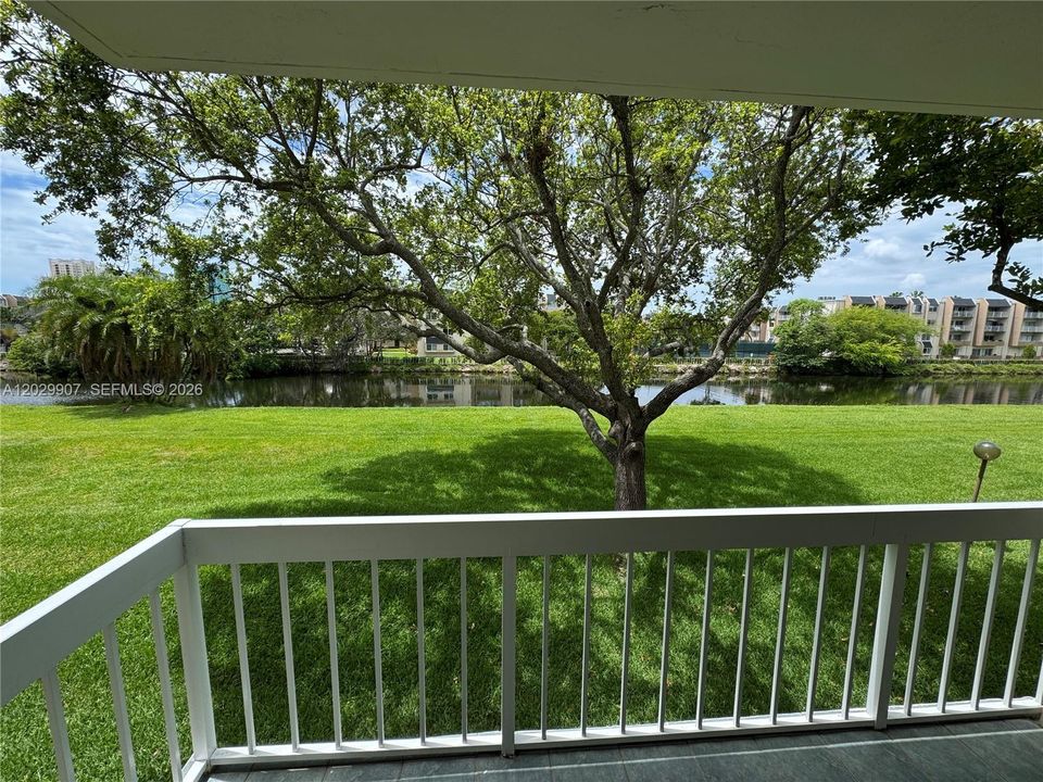 For Rent: $1,900 (1 beds, 1 baths, 712 Square Feet)