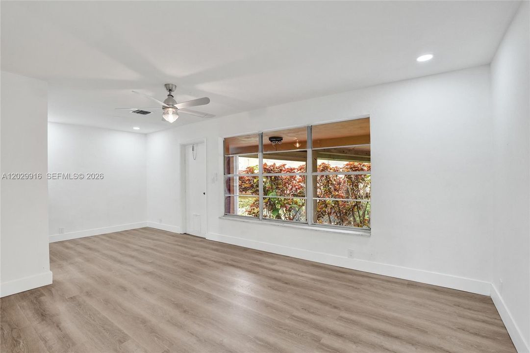For Sale: $225,000 (3 beds, 2 baths, 1640 Square Feet)