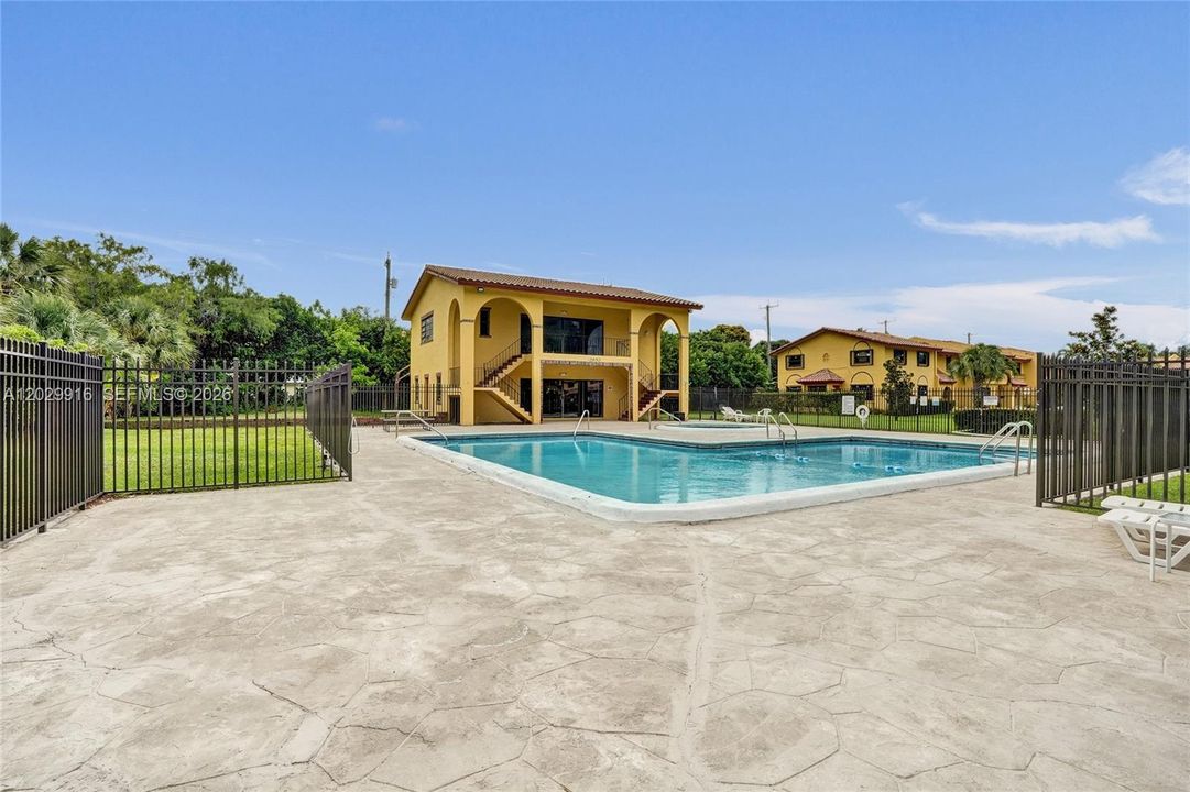 For Sale: $225,000 (3 beds, 2 baths, 1640 Square Feet)