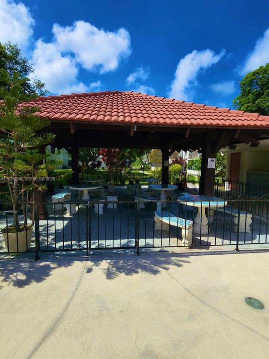 En Venta: $261,000 (2 camas, 2 baños, 777 Pies cuadrados)