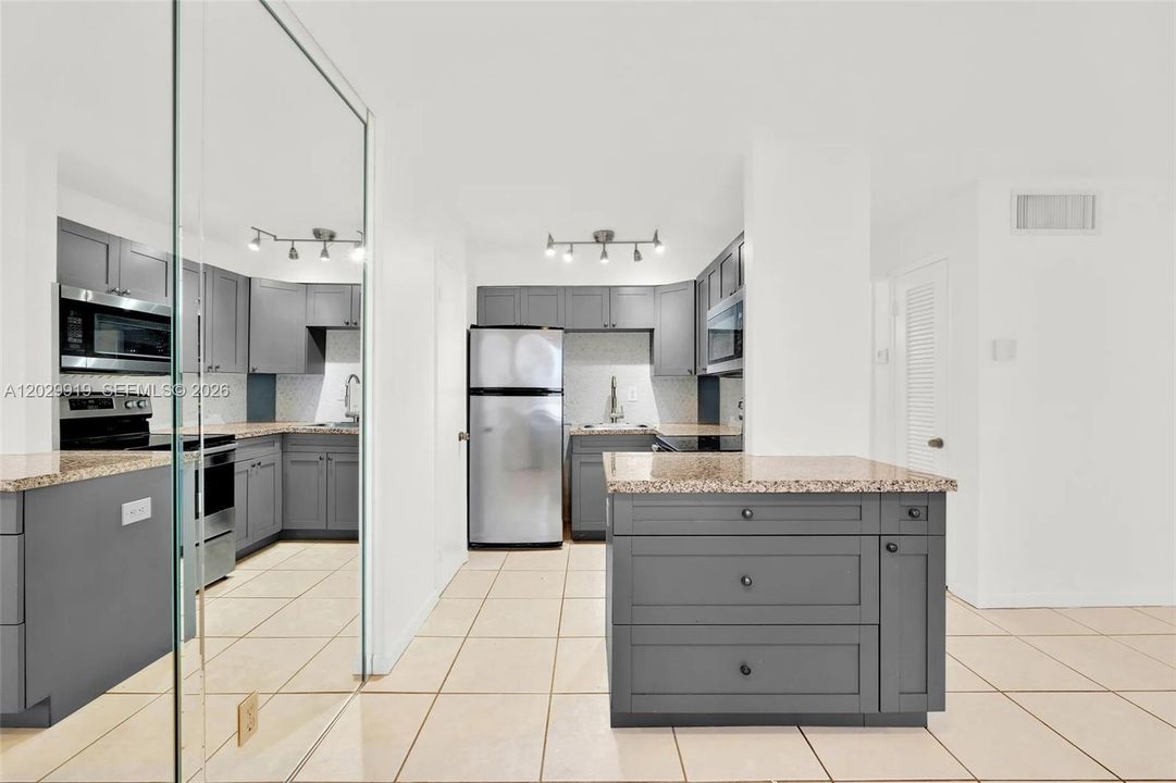 En Venta: $261,000 (2 camas, 2 baños, 777 Pies cuadrados)