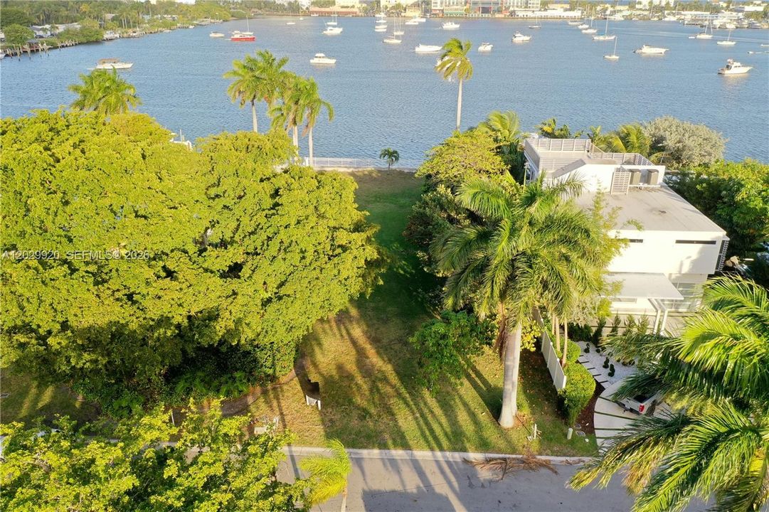 For Sale: $3,999,000 (0.32 acres)