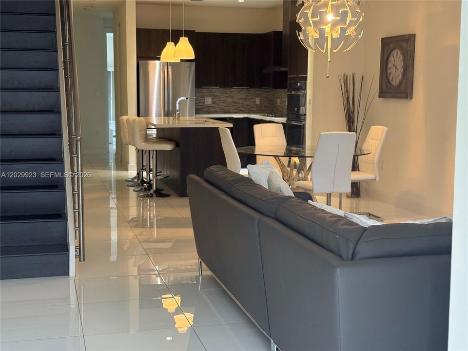 For Rent: $3,650 (3 beds, 3 baths, 1821 Square Feet)