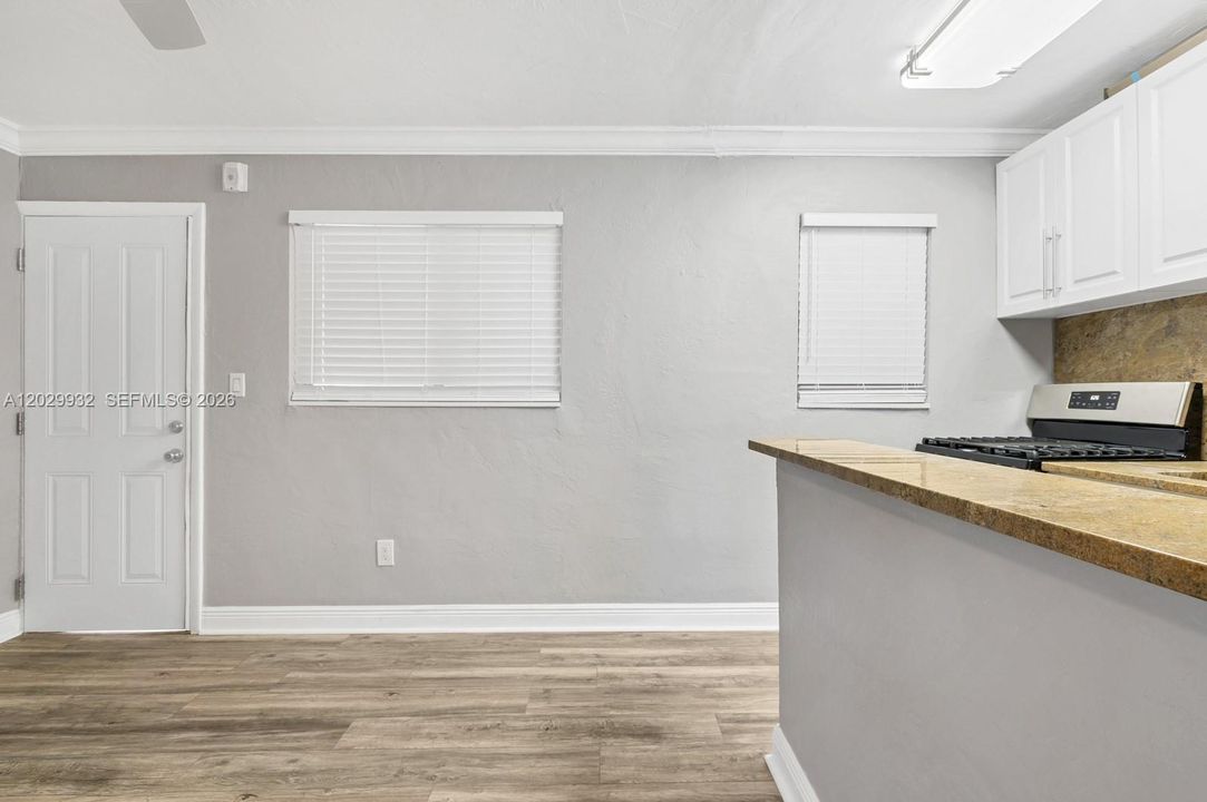 For Rent: $1,900 (1 beds, 1 baths, 410 Square Feet)