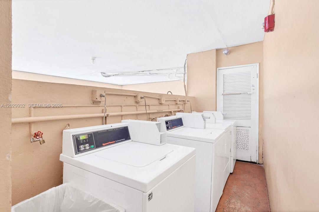 For Rent: $1,900 (1 beds, 1 baths, 410 Square Feet)