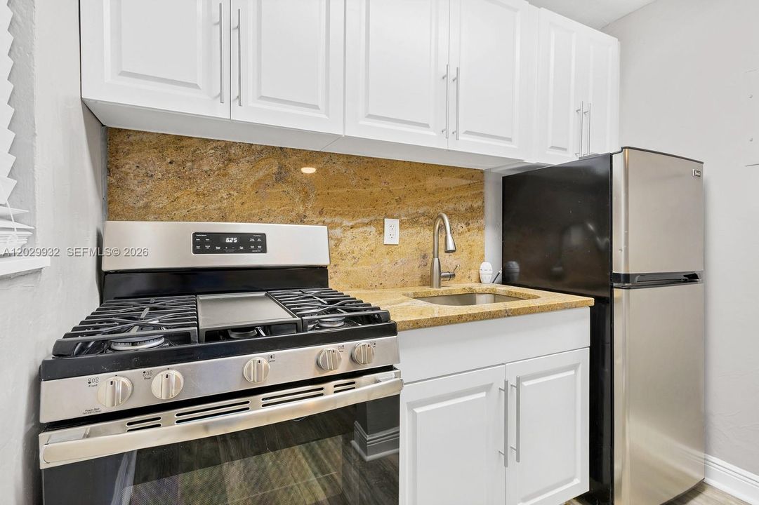 For Rent: $1,900 (1 beds, 1 baths, 410 Square Feet)