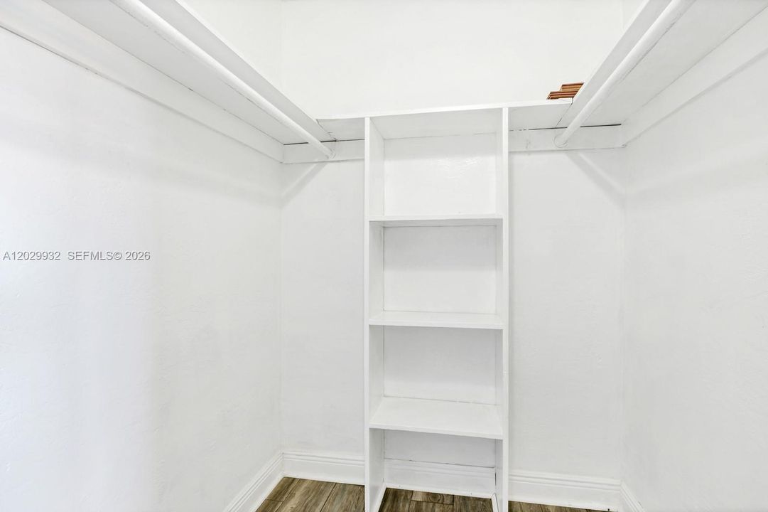 For Rent: $1,900 (1 beds, 1 baths, 410 Square Feet)