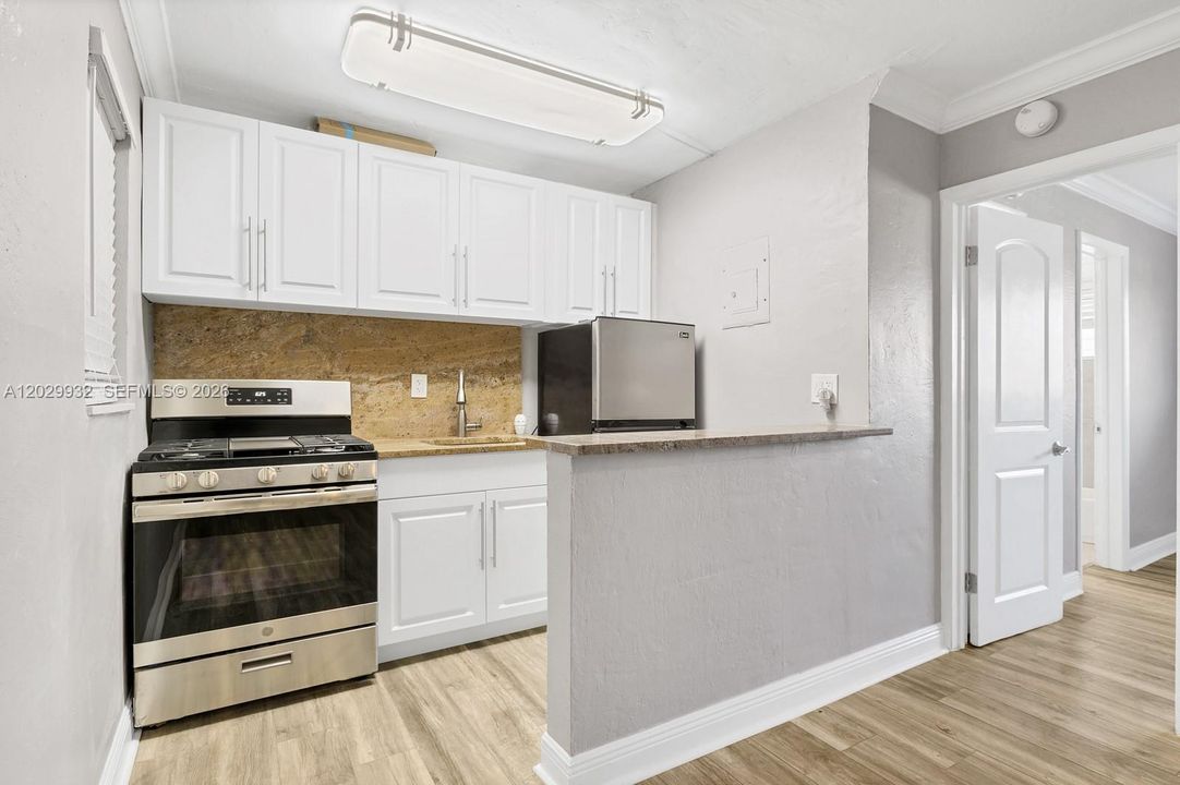 For Rent: $1,900 (1 beds, 1 baths, 410 Square Feet)