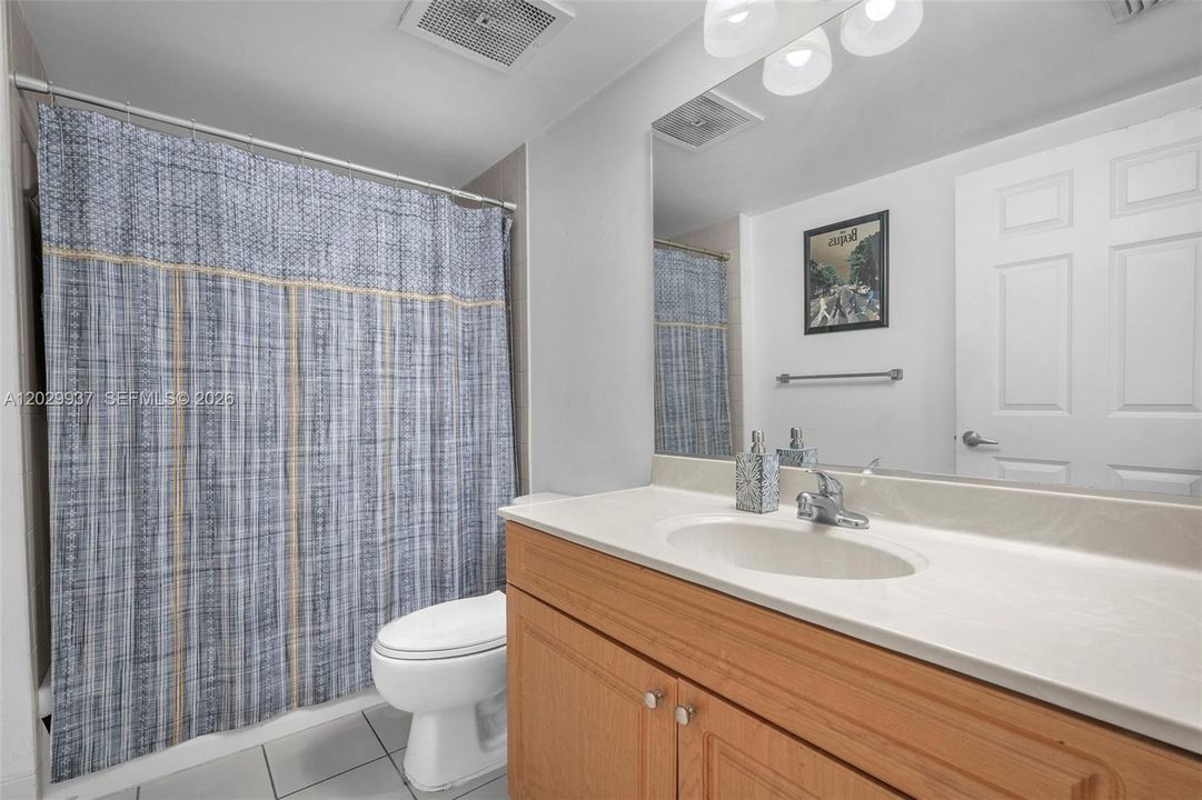For Sale: $390,000 (2 beds, 2 baths, 891 Square Feet)