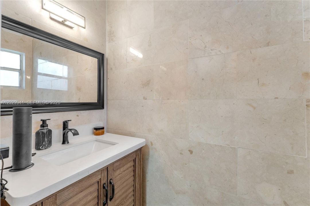 Под контрактом: $279,000 (2 спален, 1 ванн, 1350 Квадратных фут)