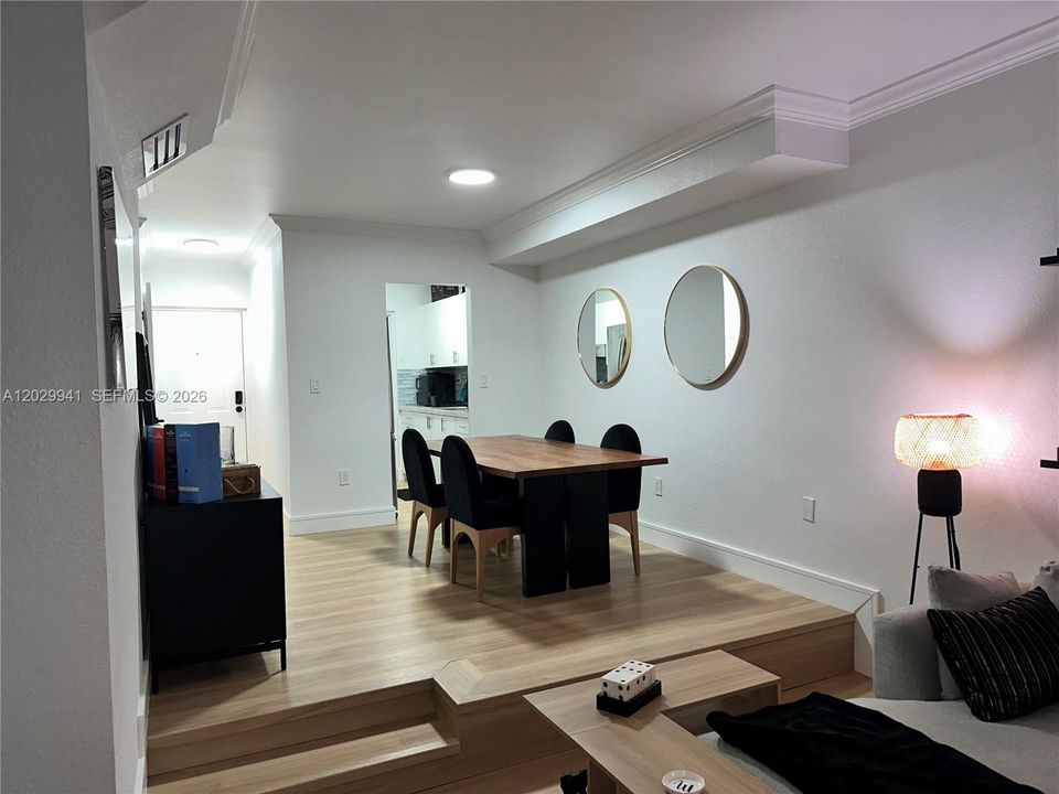 На продажу: $299,000 (2 спален, 1 ванн, 1350 Квадратных фут)