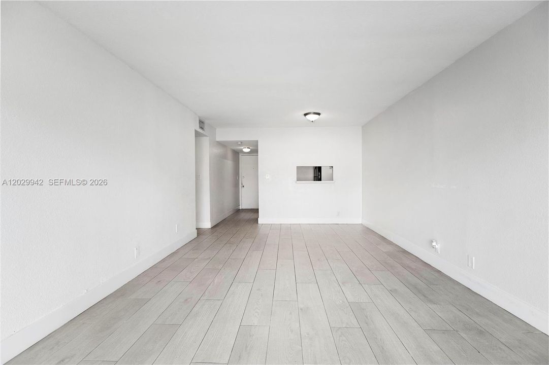 На продажу: $302,000 (2 спален, 2 ванн, 1040 Квадратных фут)