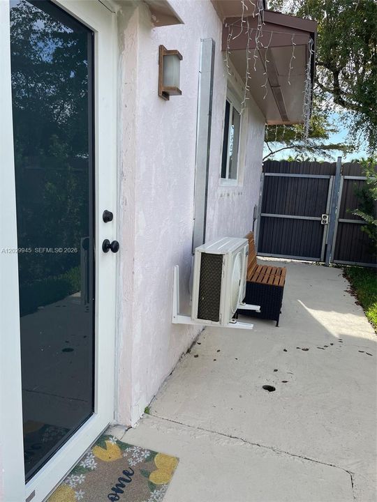 Recently Rented: $1,100 (0 beds, 1 baths, 300 Square Feet)