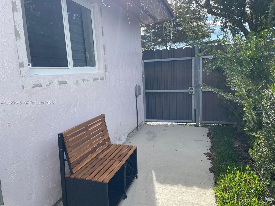 Recently Rented: $1,100 (0 beds, 1 baths, 300 Square Feet)