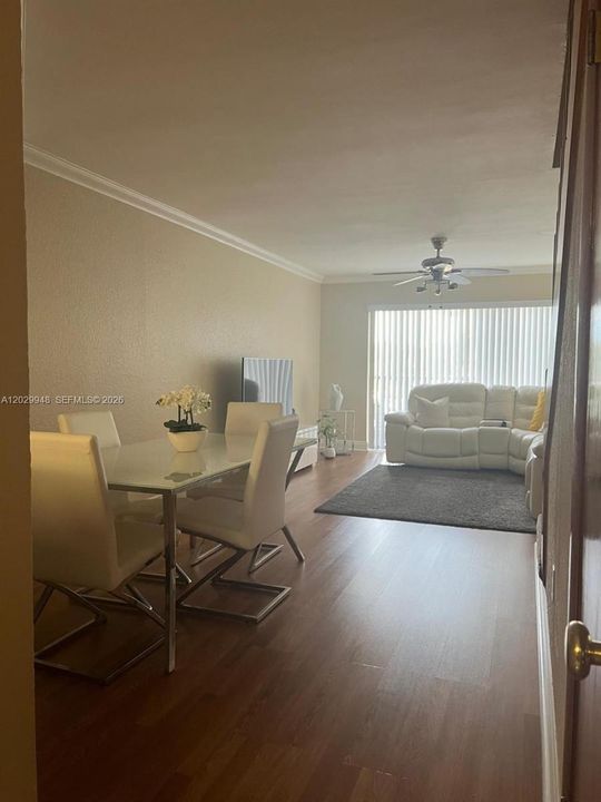 В аренду: $2,389 (2 спален, 1 ванн, 1010 Квадратных фут)