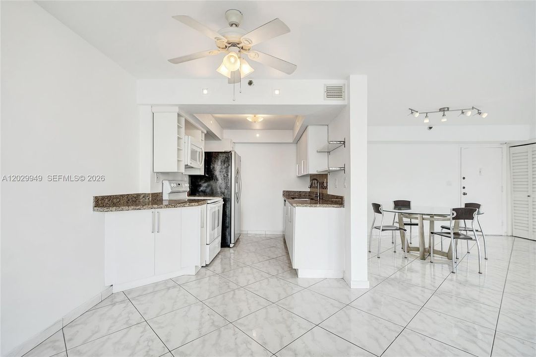 For Sale: $475,000 (2 beds, 2 baths, 1320 Square Feet)