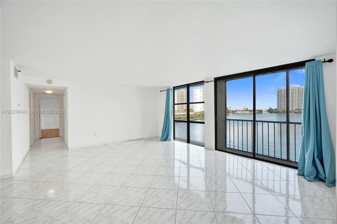 For Sale: $475,000 (2 beds, 2 baths, 1320 Square Feet)