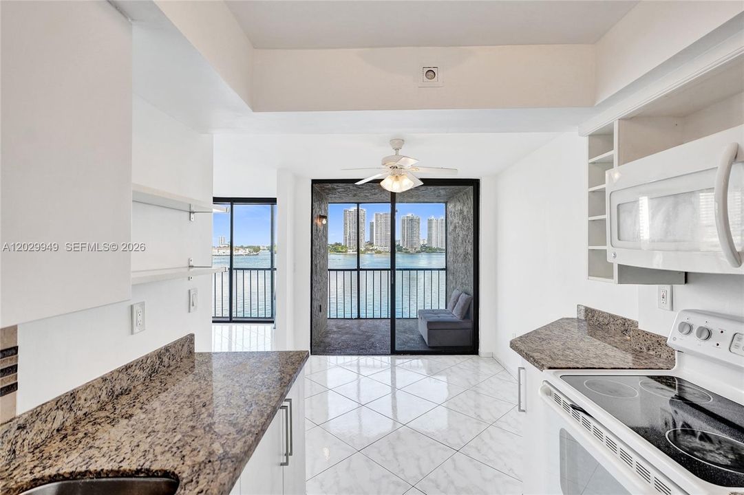 For Sale: $475,000 (2 beds, 2 baths, 1320 Square Feet)