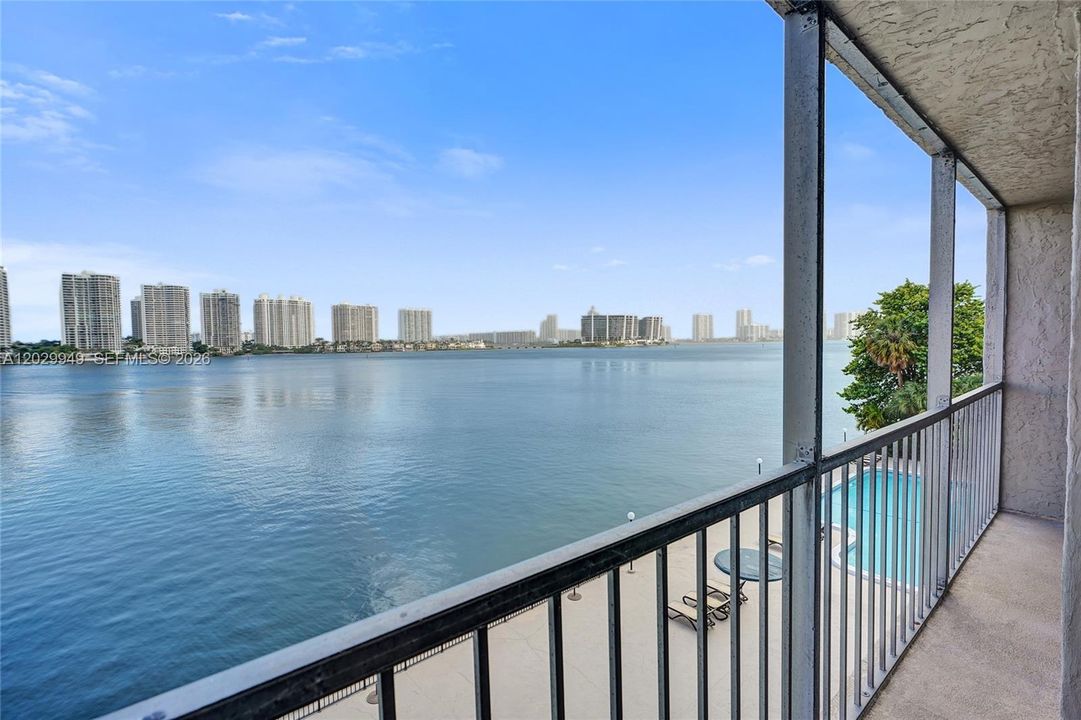 For Sale: $475,000 (2 beds, 2 baths, 1320 Square Feet)