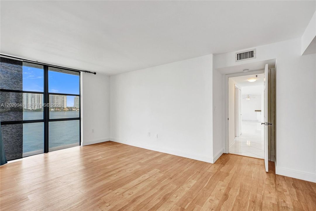 For Sale: $475,000 (2 beds, 2 baths, 1320 Square Feet)