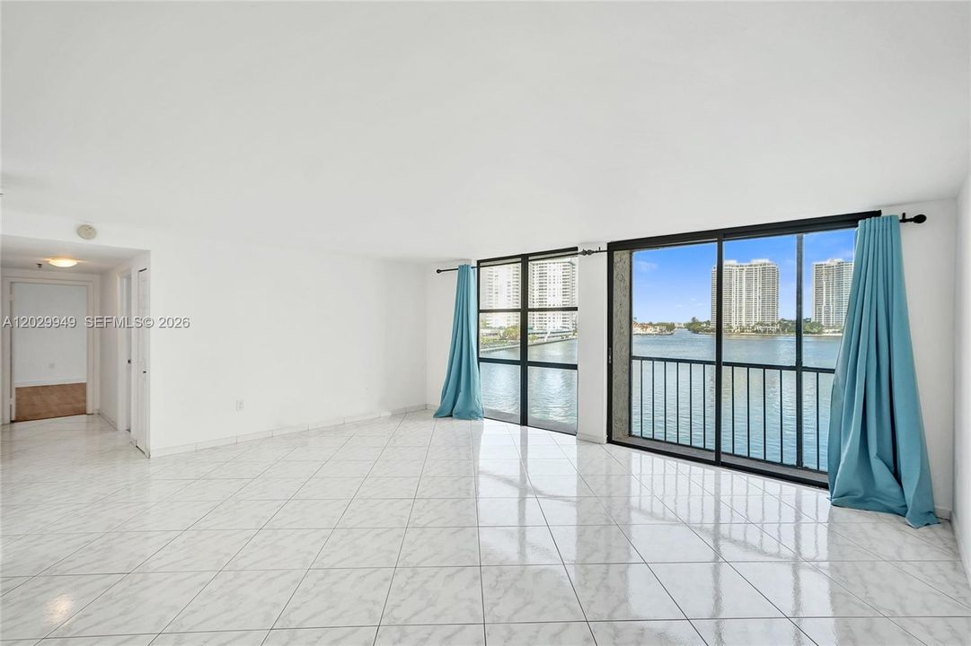 For Sale: $475,000 (2 beds, 2 baths, 1320 Square Feet)