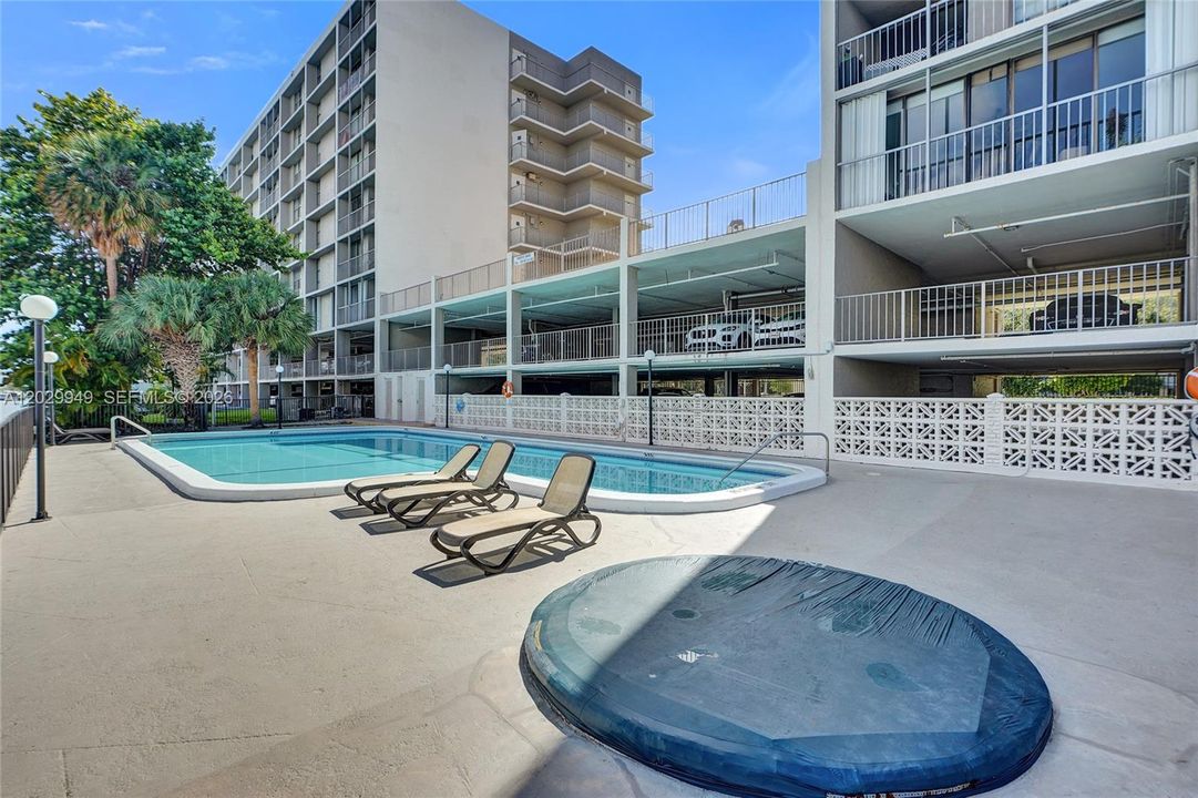 For Sale: $475,000 (2 beds, 2 baths, 1320 Square Feet)