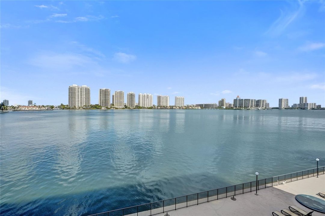For Sale: $475,000 (2 beds, 2 baths, 1320 Square Feet)
