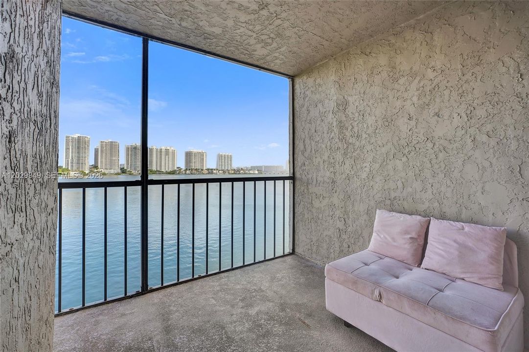 For Sale: $475,000 (2 beds, 2 baths, 1320 Square Feet)
