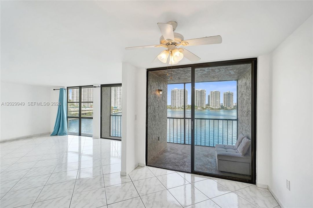 For Sale: $475,000 (2 beds, 2 baths, 1320 Square Feet)