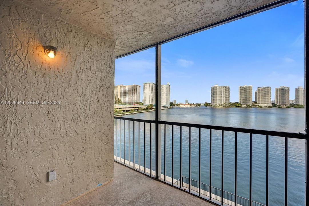 For Sale: $475,000 (2 beds, 2 baths, 1320 Square Feet)