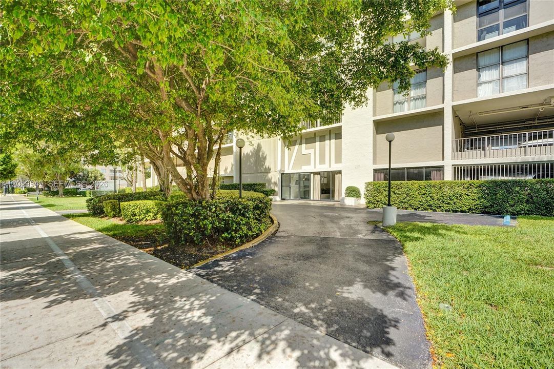 For Sale: $475,000 (2 beds, 2 baths, 1320 Square Feet)