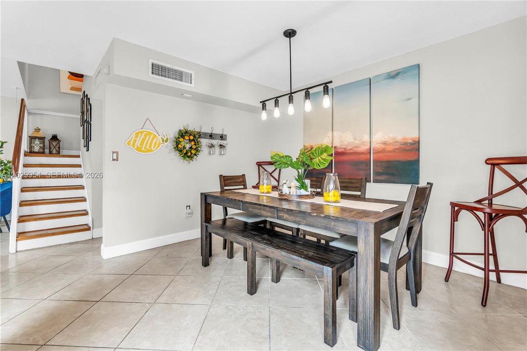En Venta: $539,100 (3 camas, 2 baños, 1234 Pies cuadrados)