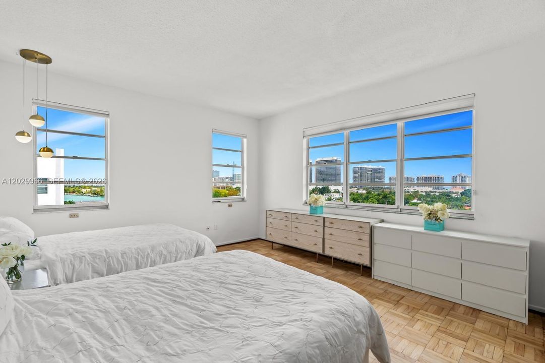En Venta: $757,000 (2 camas, 2 baños, 1640 Pies cuadrados)