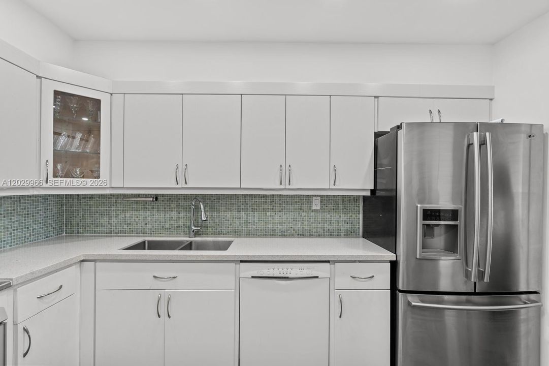 En Venta: $757,000 (2 camas, 2 baños, 1640 Pies cuadrados)