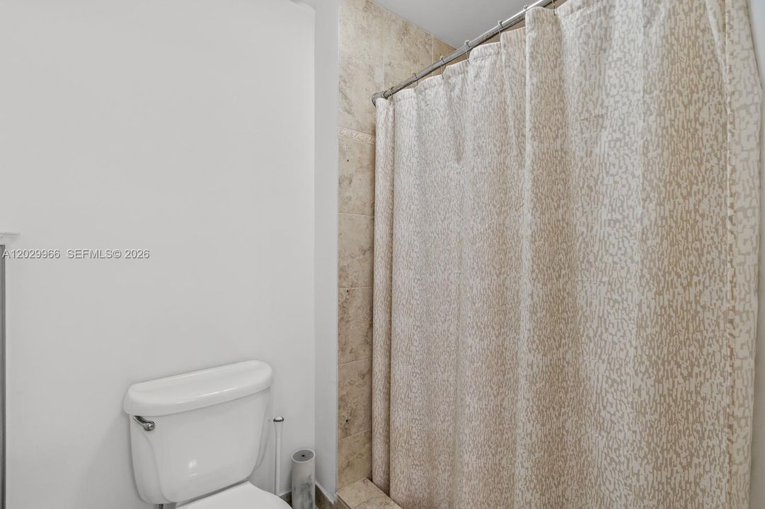 En Venta: $757,000 (2 camas, 2 baños, 1640 Pies cuadrados)