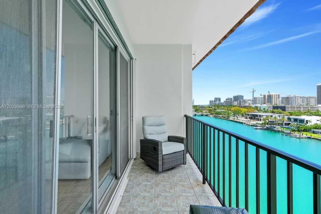 En Venta: $757,000 (2 camas, 2 baños, 1640 Pies cuadrados)