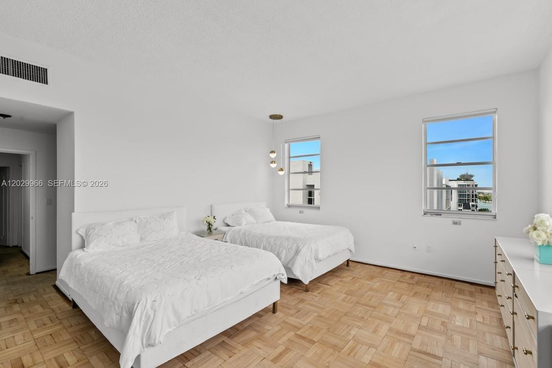 En Venta: $757,000 (2 camas, 2 baños, 1640 Pies cuadrados)