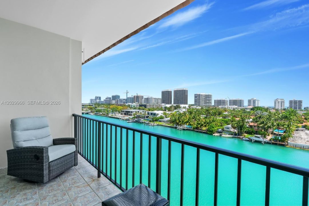 En Venta: $757,000 (2 camas, 2 baños, 1640 Pies cuadrados)
