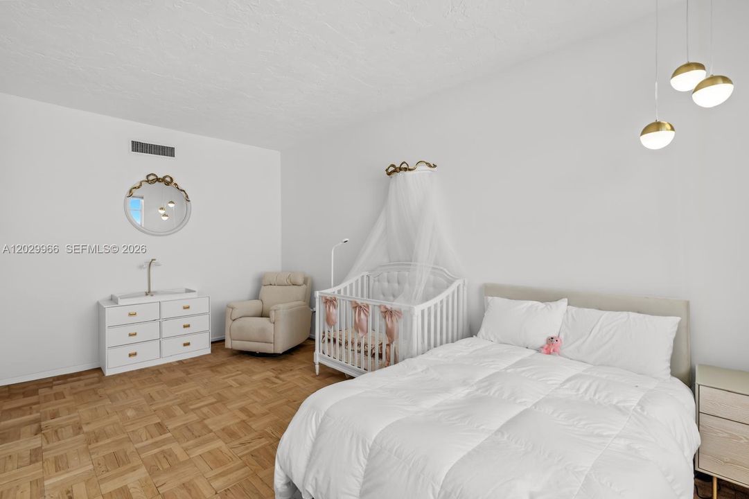 En Venta: $757,000 (2 camas, 2 baños, 1640 Pies cuadrados)