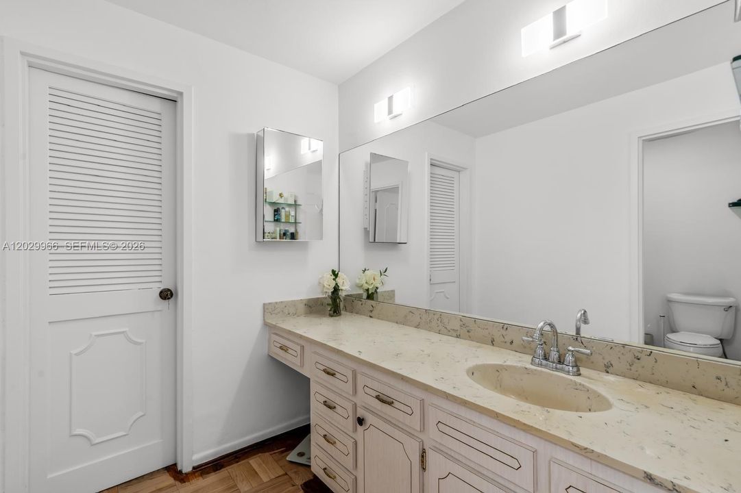 En Venta: $757,000 (2 camas, 2 baños, 1640 Pies cuadrados)