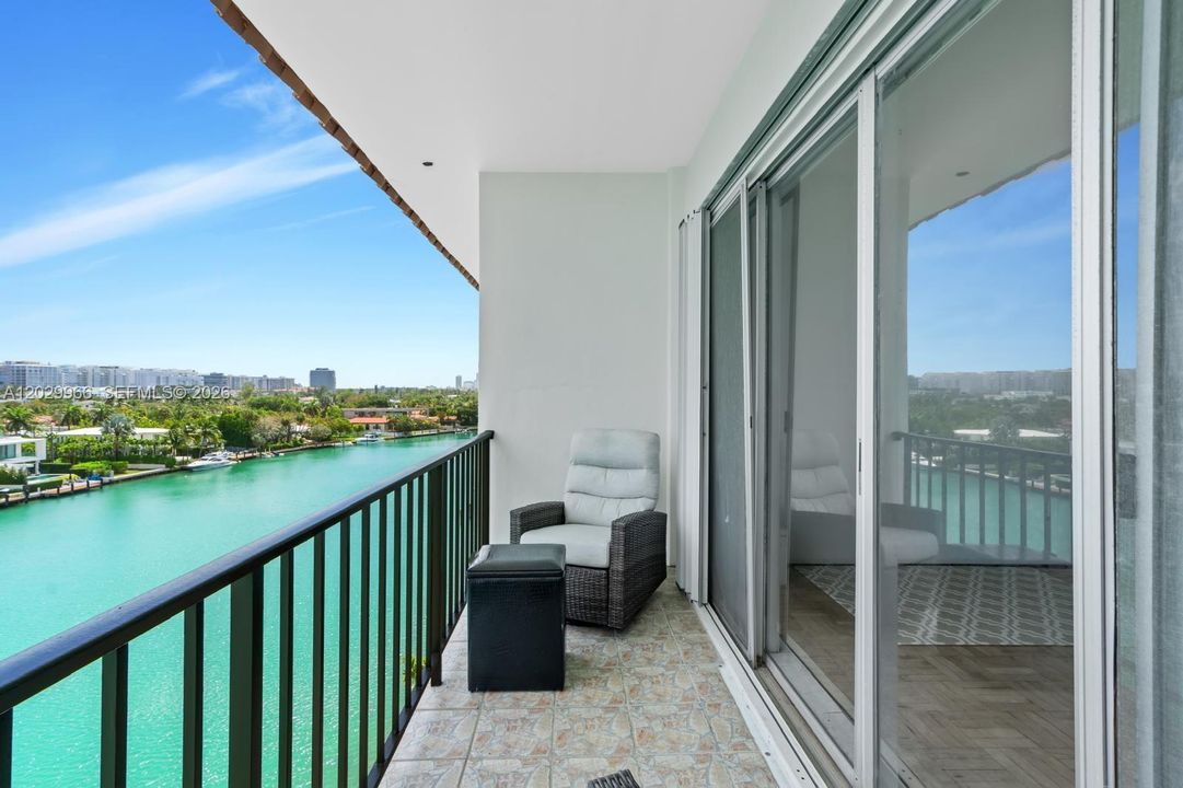 En Venta: $757,000 (2 camas, 2 baños, 1640 Pies cuadrados)