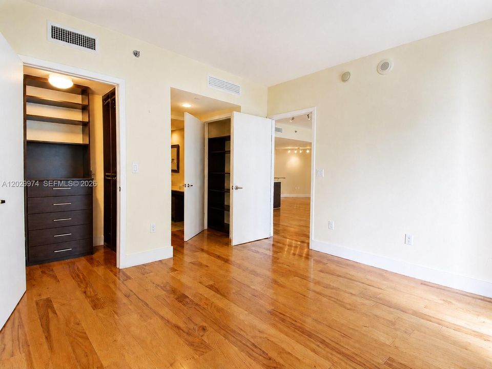 Active With Contract: $4,300 (2 beds, 2 baths, 1167 Square Feet)