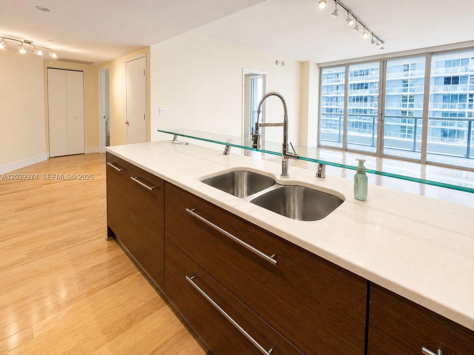 Active With Contract: $4,300 (2 beds, 2 baths, 1167 Square Feet)