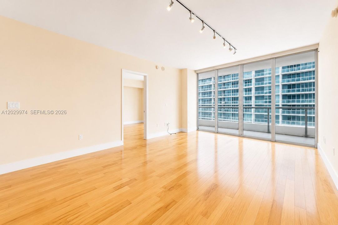 Active With Contract: $4,300 (2 beds, 2 baths, 1167 Square Feet)